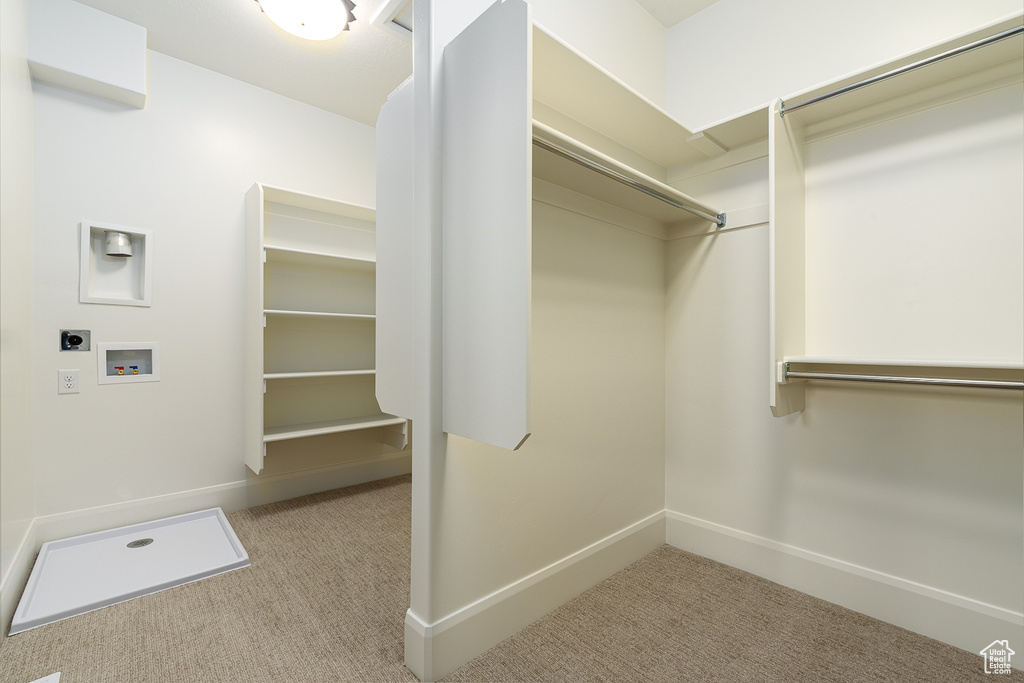 Walk in closet featuring carpet floors