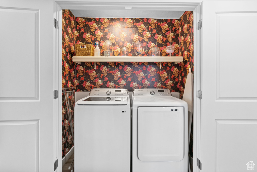 Washroom featuring wallpapered walls and independent washer and dryer