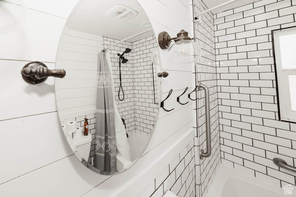 Bathroom with a tile shower