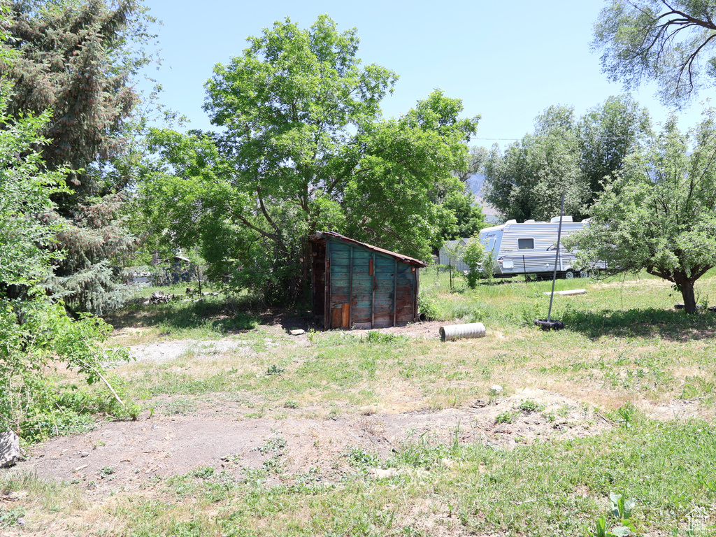 View of yard with an outbuilding
