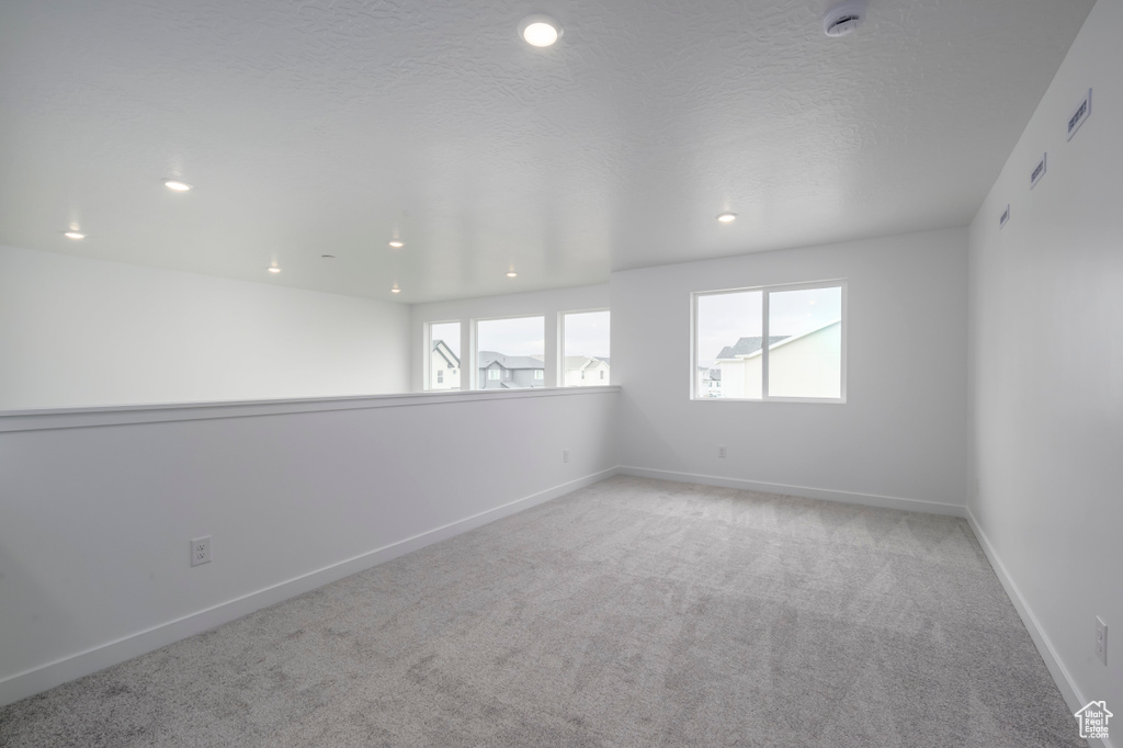 Unfurnished room featuring carpet, a smoke detector, baseboards, and recessed lighting