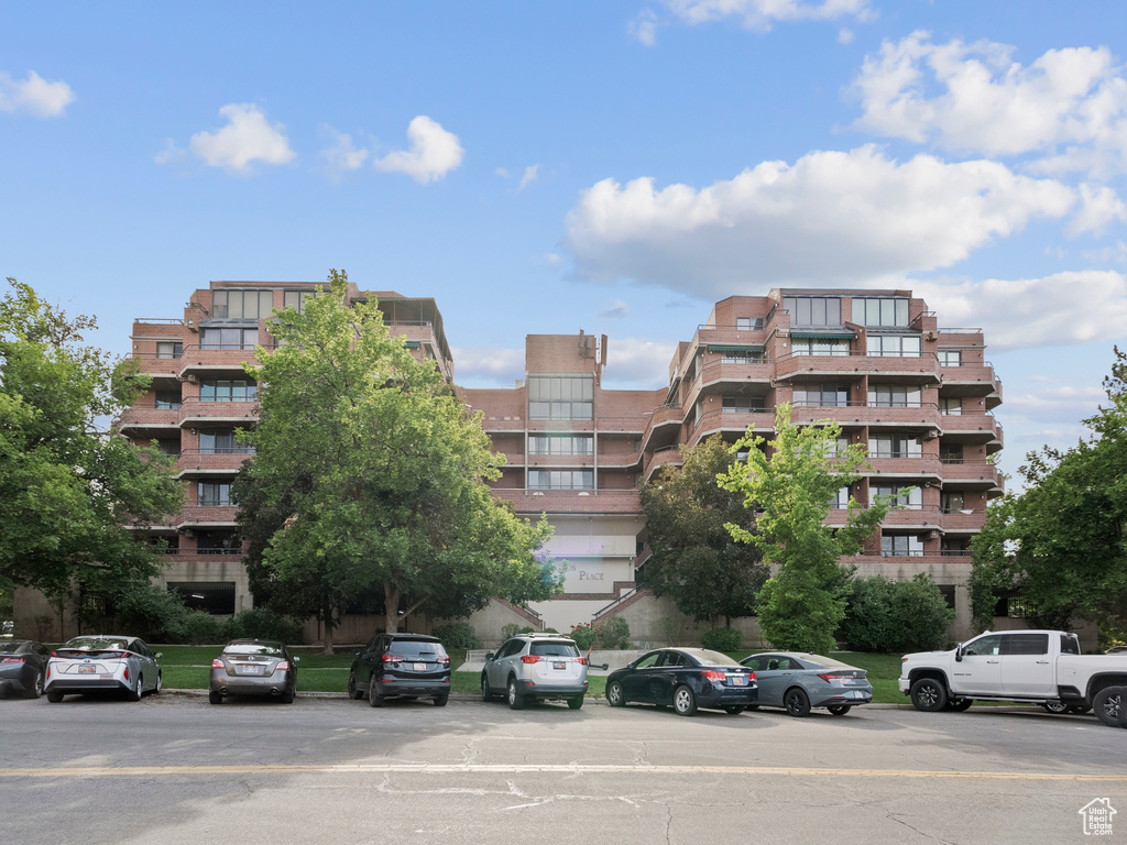 View of apartment building / complex
