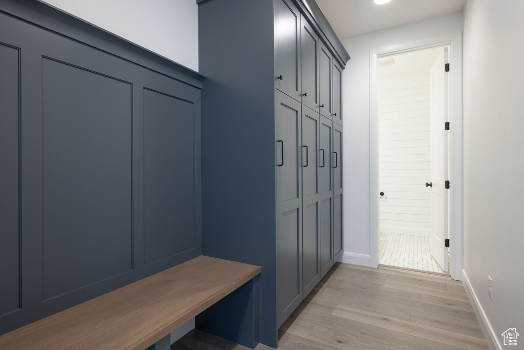 Mudroom with light wood-style flooring, baseboards, and recessed lighting