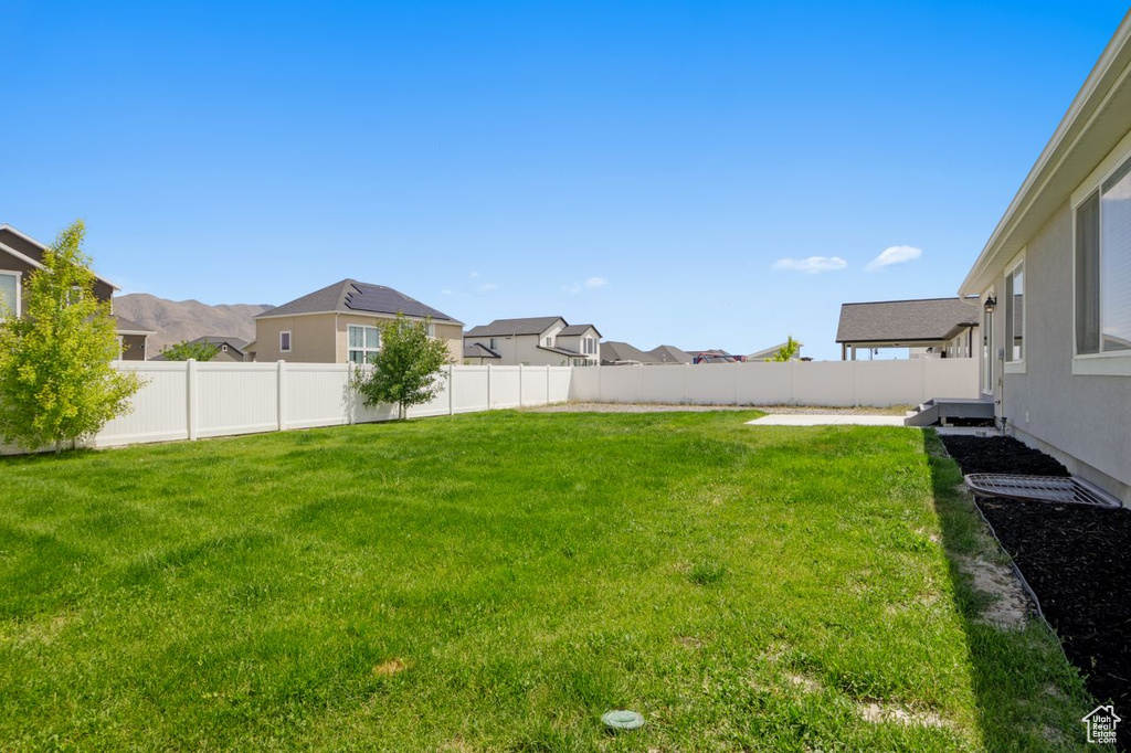 View of yard featuring a residential view