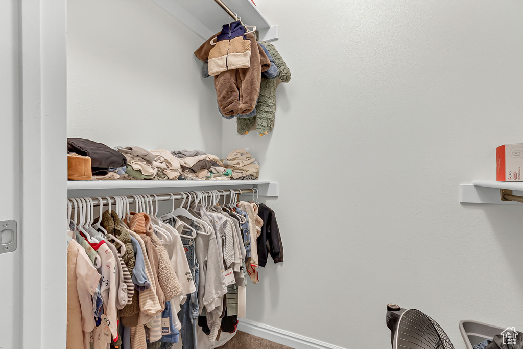 Walk in closet featuring carpet