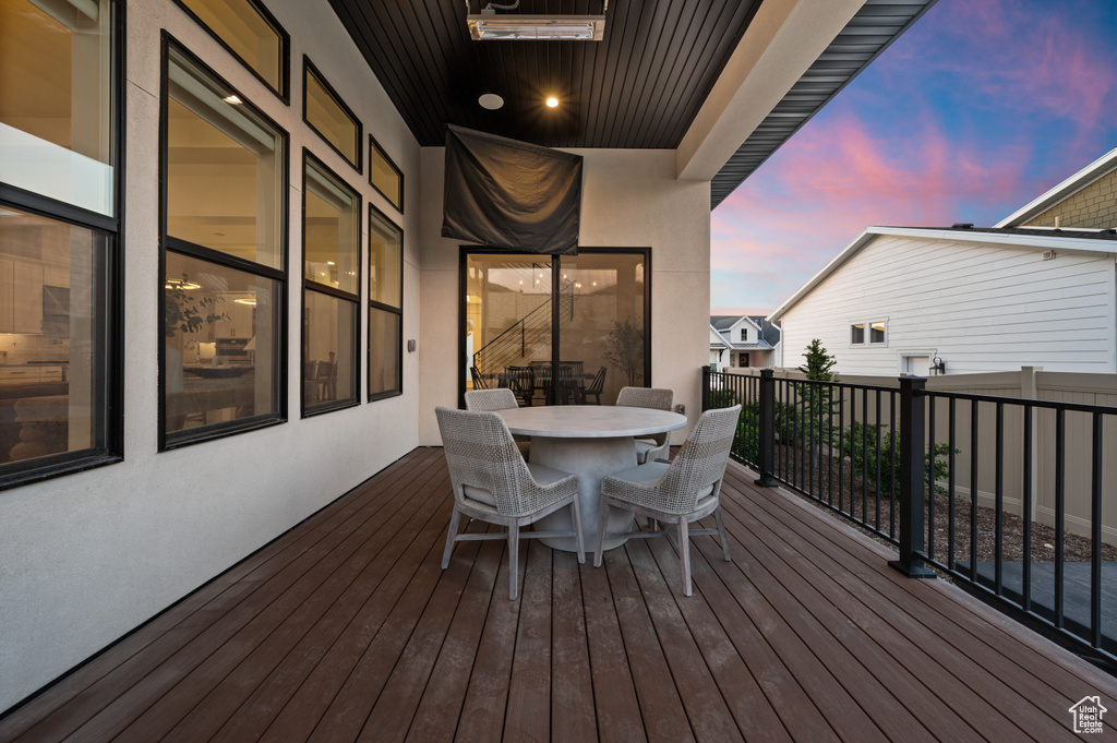 Deck with outdoor dining area