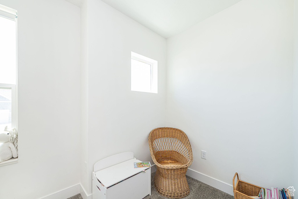 Sitting room with baseboards