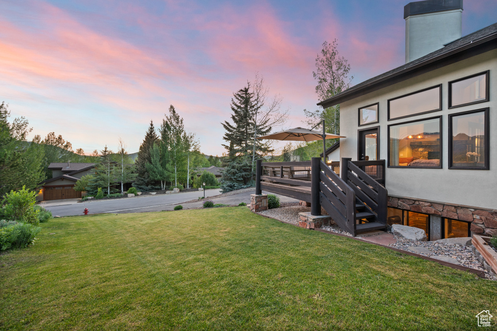 View of grassy yard