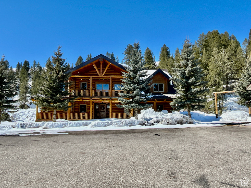 Log-style house with a balcony