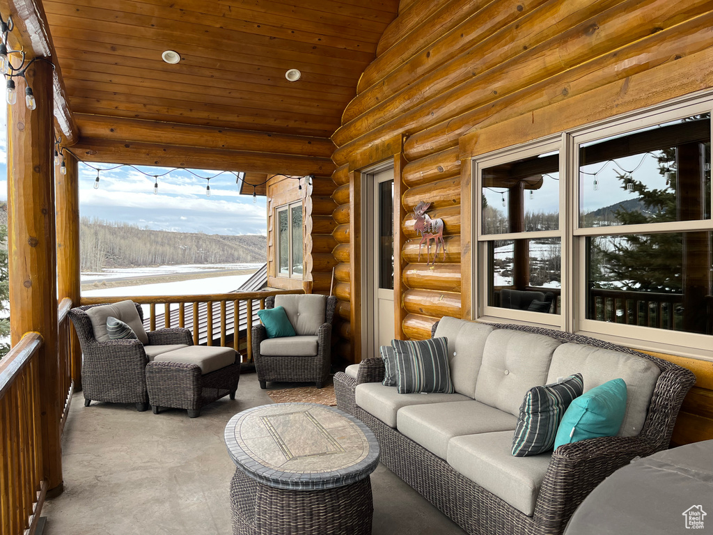 Sunroom / solarium featuring lofted ceiling