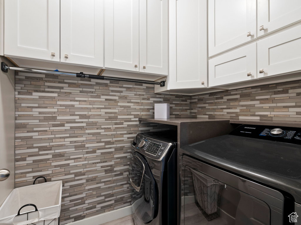 Laundry room with independent washer and dryer