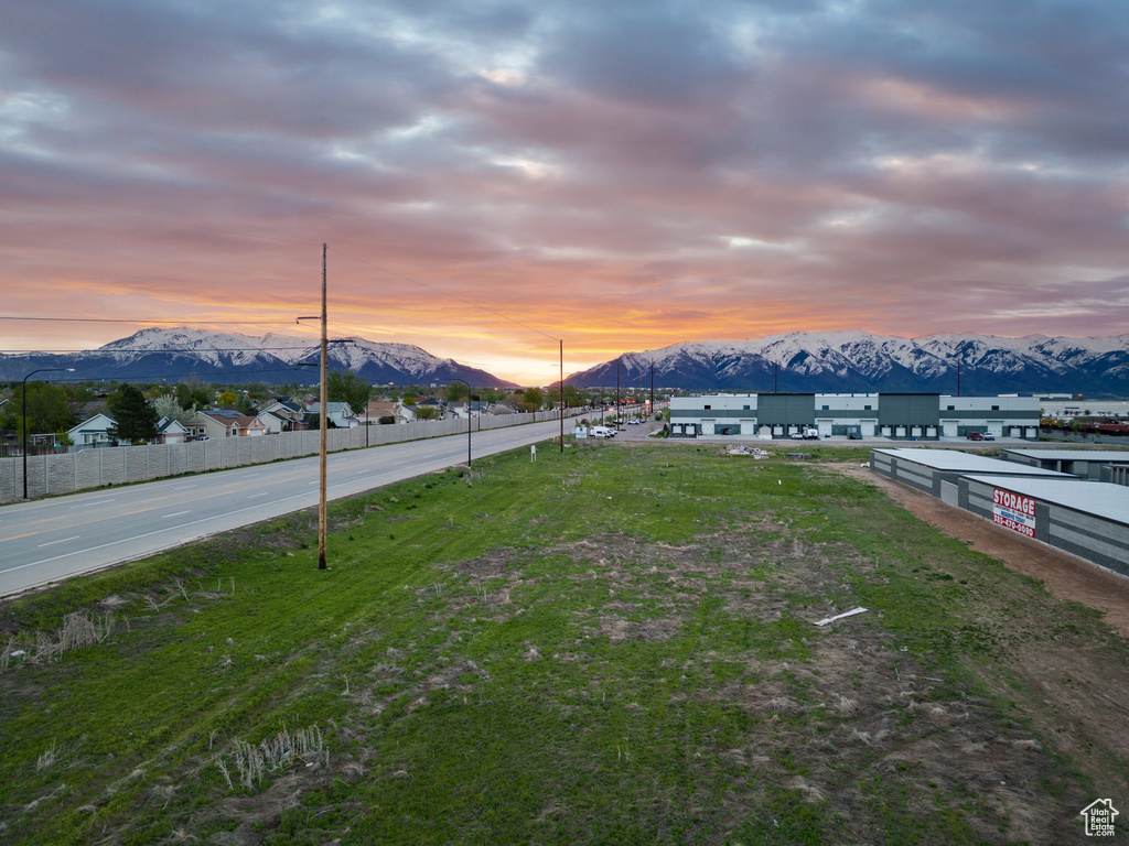 View of yard featuring a mountain view