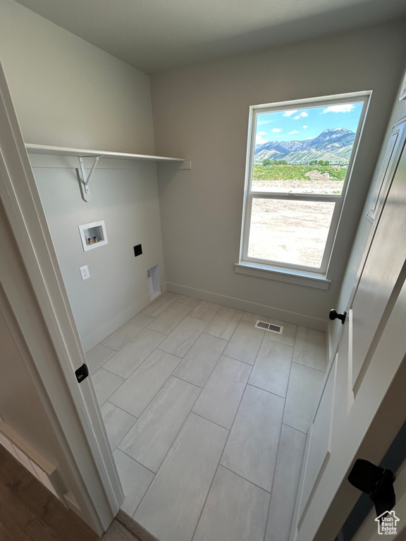 Laundry room with washer hookup, baseboards, and electric dryer hookup