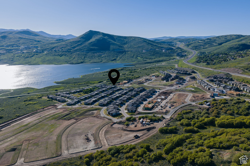 Bird\'s eye view of a water and mountain view
