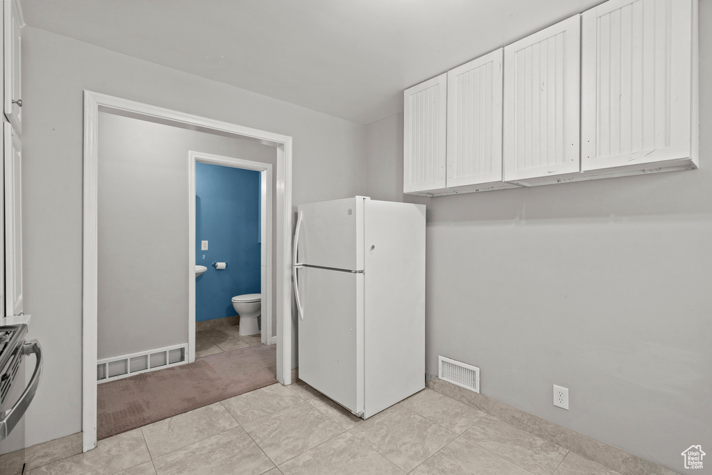 Laundry area featuring light tile patterned flooring