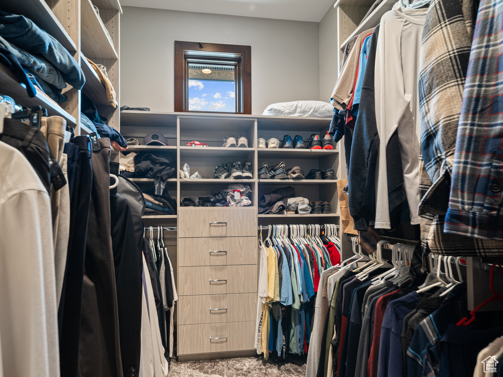 Walk in closet with carpet flooring