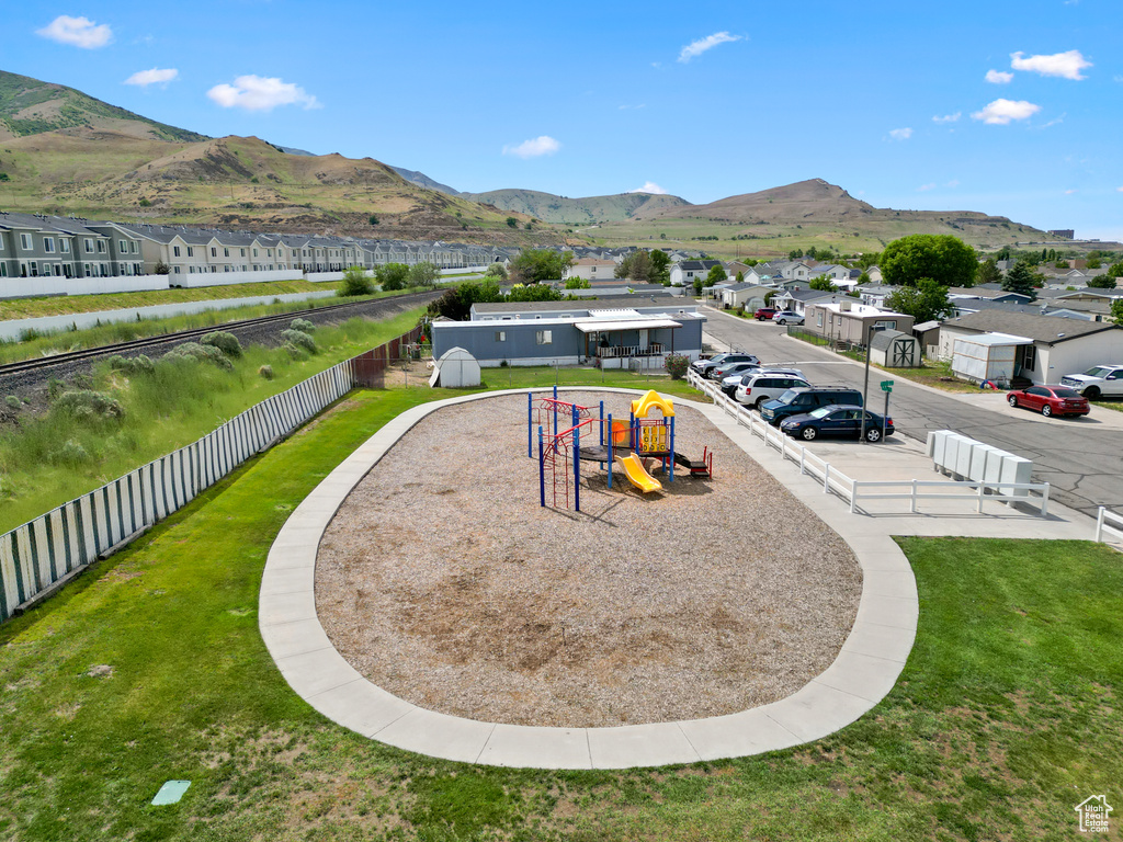 View of home\\\'s community featuring a residential view and a mountain view
