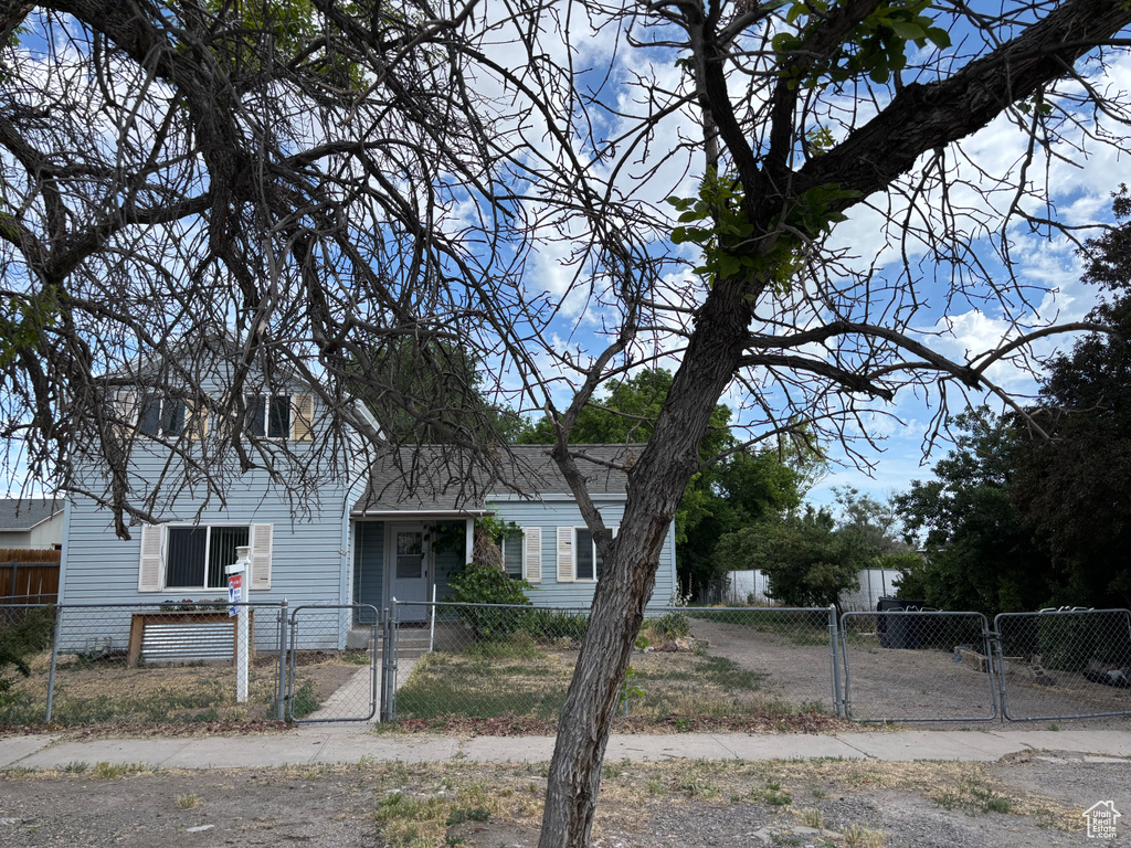 View of front of house with a gate and a fenced front yard