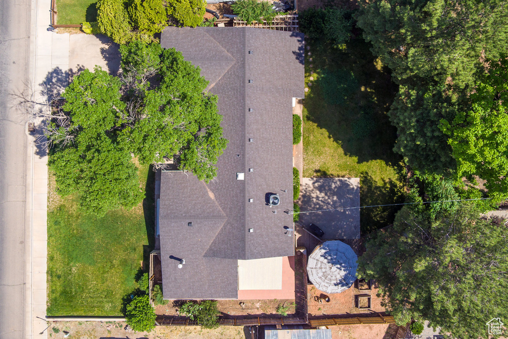Aerial view of property and surrounding area