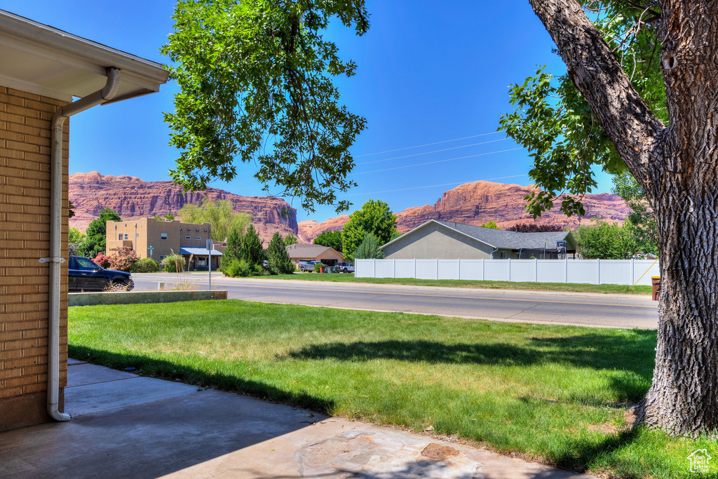 View of yard featuring a mountain view