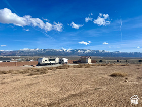 View of yard featuring a mountain view