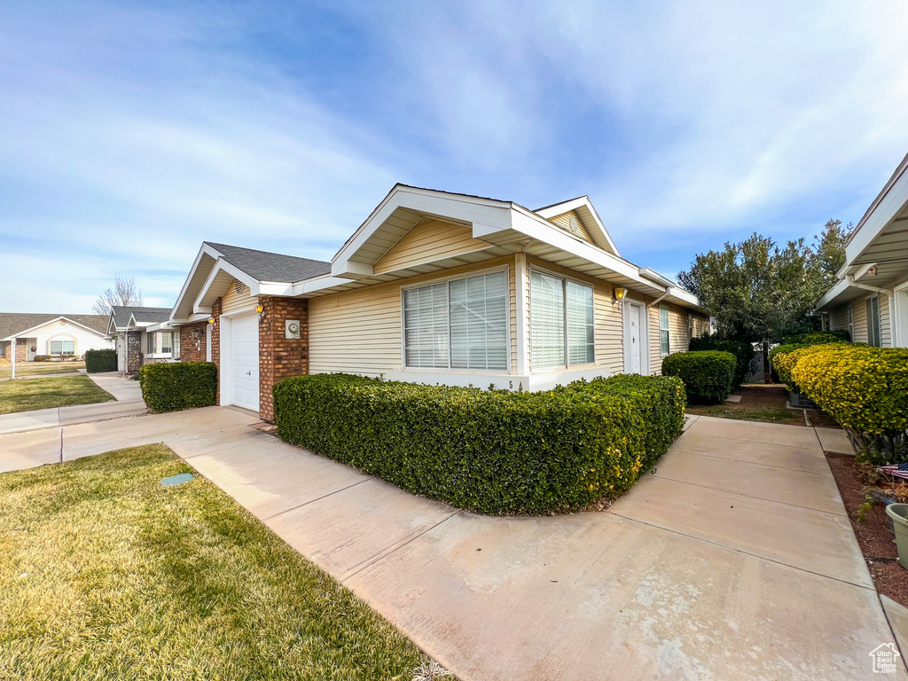 Photo 2 for MLS #2089452 at 2051 W Canyon View Dr