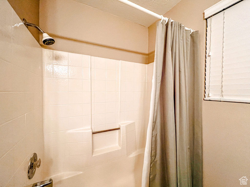 Full bathroom featuring shower / bath combo