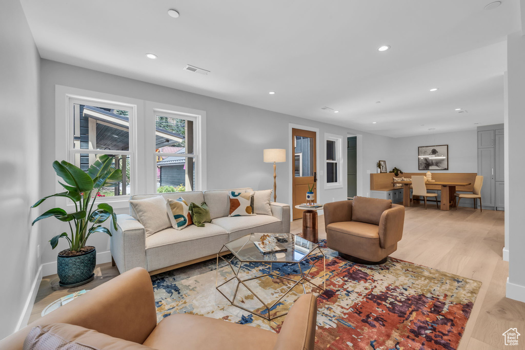Living area featuring light wood-type flooring, recessed lighting, and baseboards