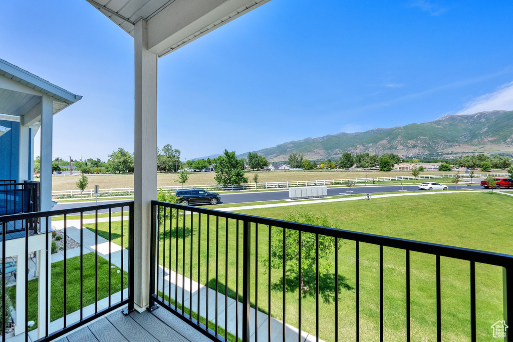Balcony featuring a mountain view