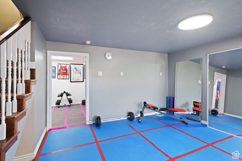 Exercise room with baseboards