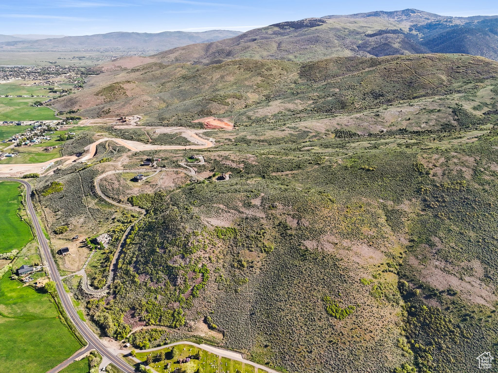 Aerial view of property's location featuring a mountain backdrop