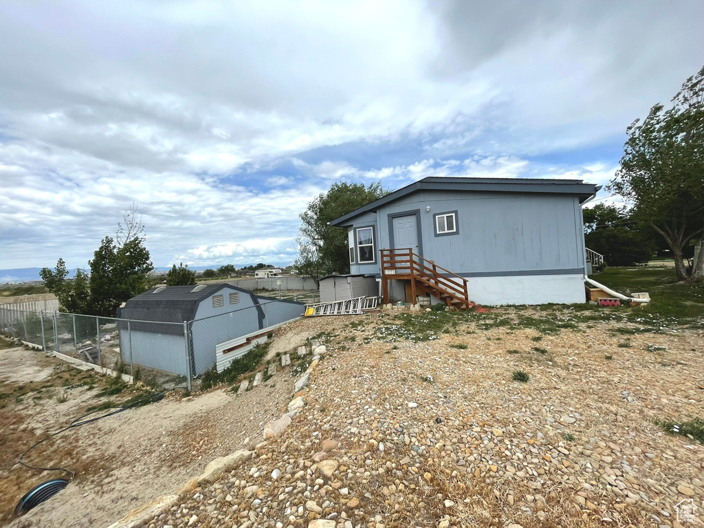 Manufactured / mobile home with an outdoor structure