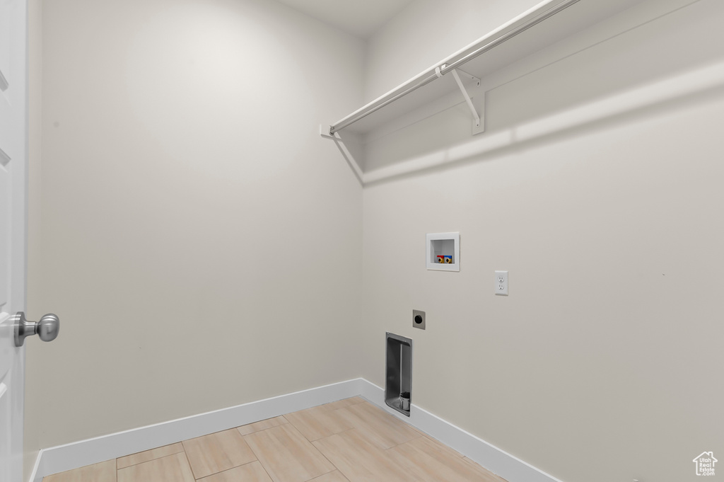 Laundry room with washer hookup, electric dryer hookup, and baseboards