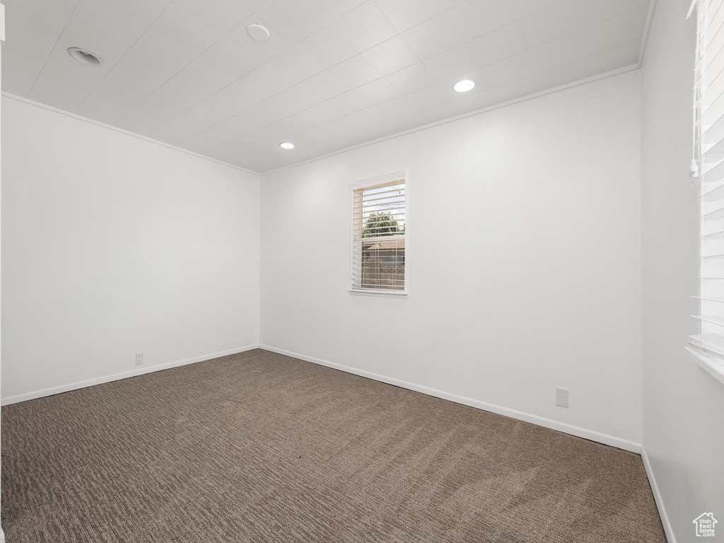 Spare room with carpet floors, recessed lighting, crown molding, and baseboards