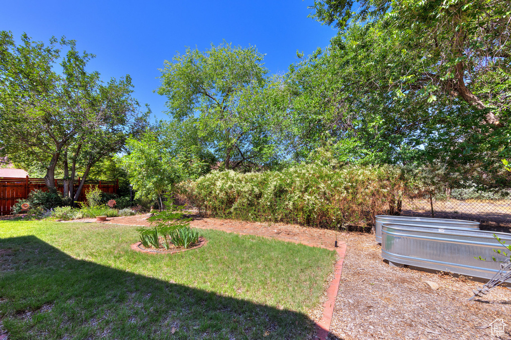 View of yard featuring a hot tub