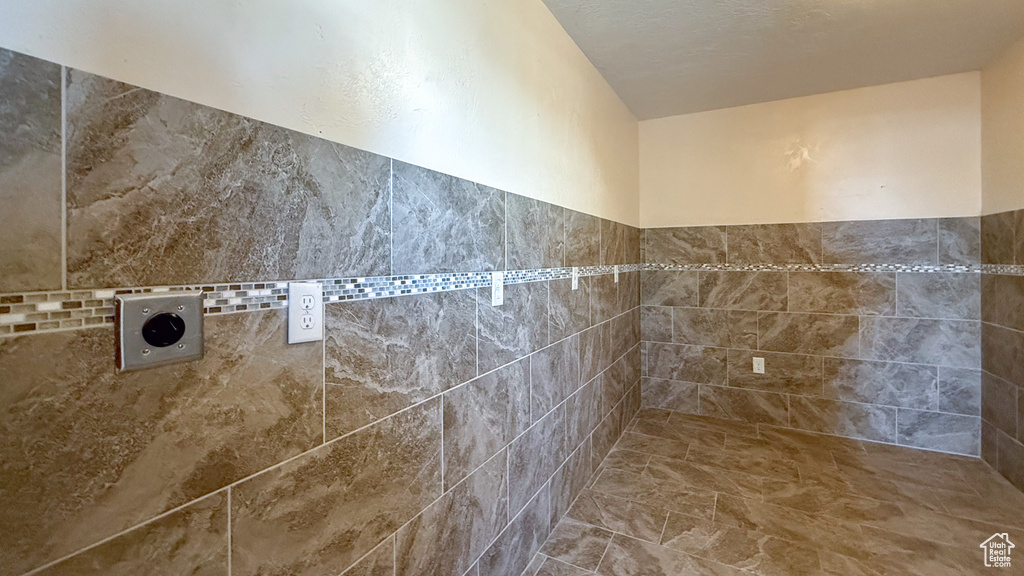 Full bathroom featuring tiled shower