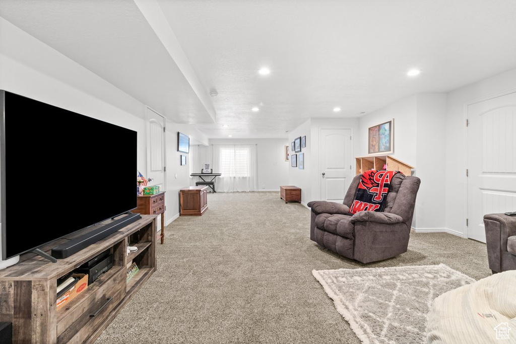 Carpeted living room with recessed lighting and baseboards