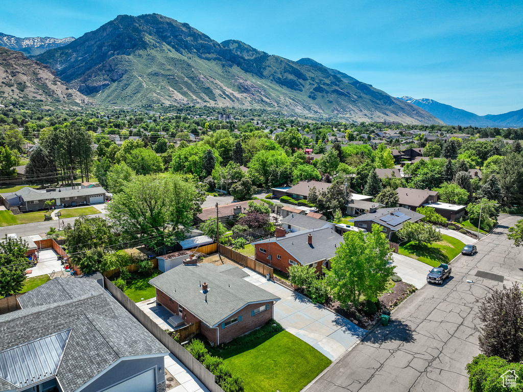 Aerial view of residential area featuring a mountain backdrop