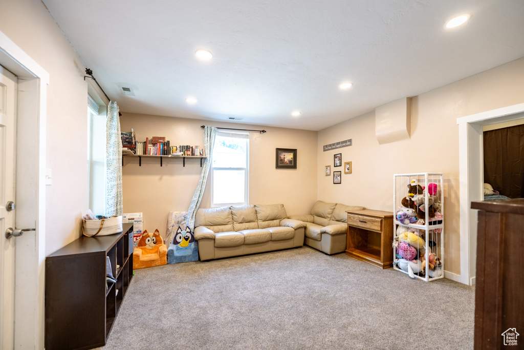 Living area featuring carpet flooring and recessed lighting