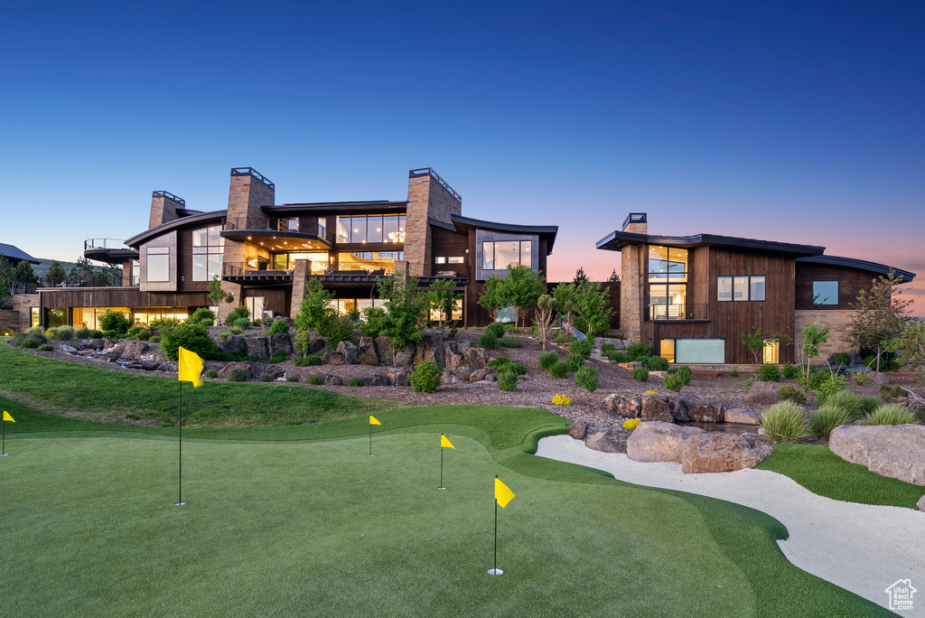 Surrounding community featuring a putting area