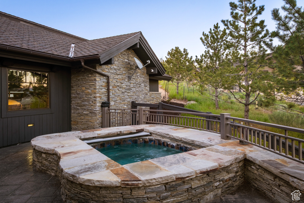 View of pool featuring an in-ground hot tub
