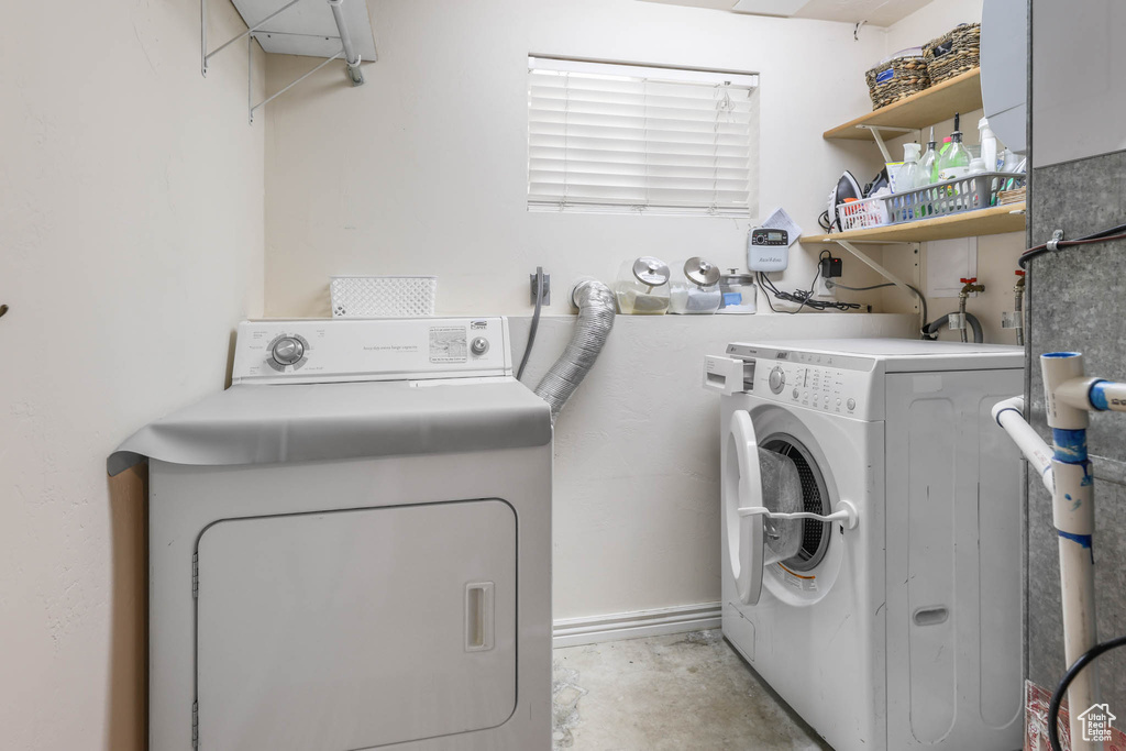 Laundry room with independent washer and dryer