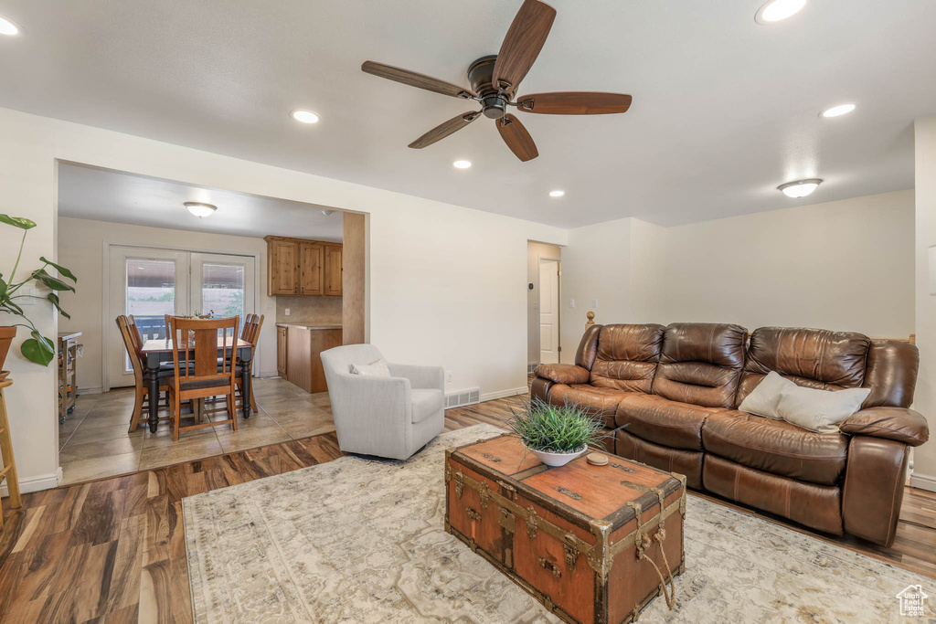 Living area with a ceiling fan, recessed lighting, wood finished floors, and baseboards