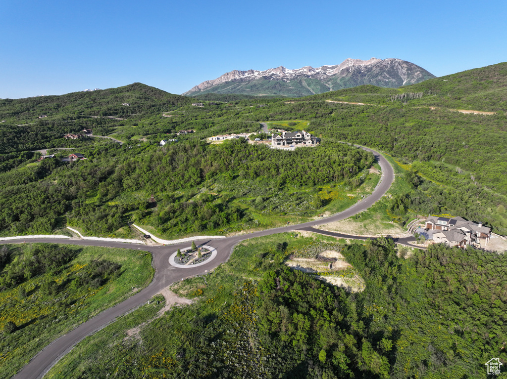 Aerial view of property\\\\\\\'s location featuring a mountainous background and a heavily wooded area