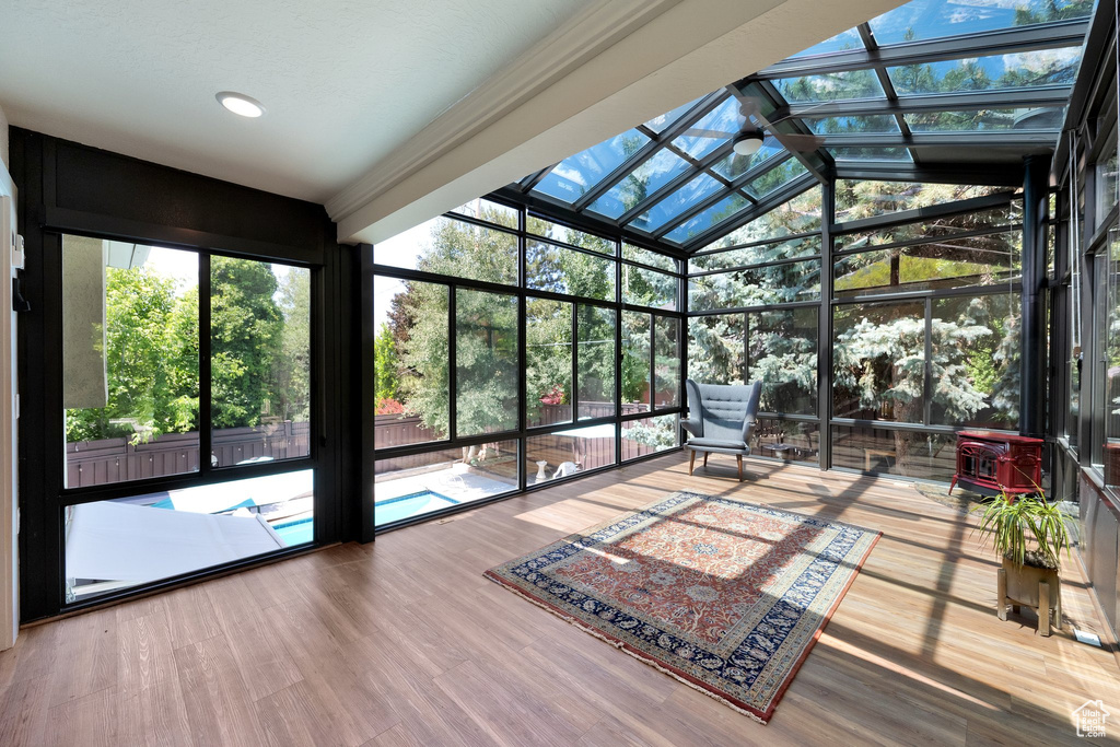 Sunroom / solarium featuring vaulted ceiling