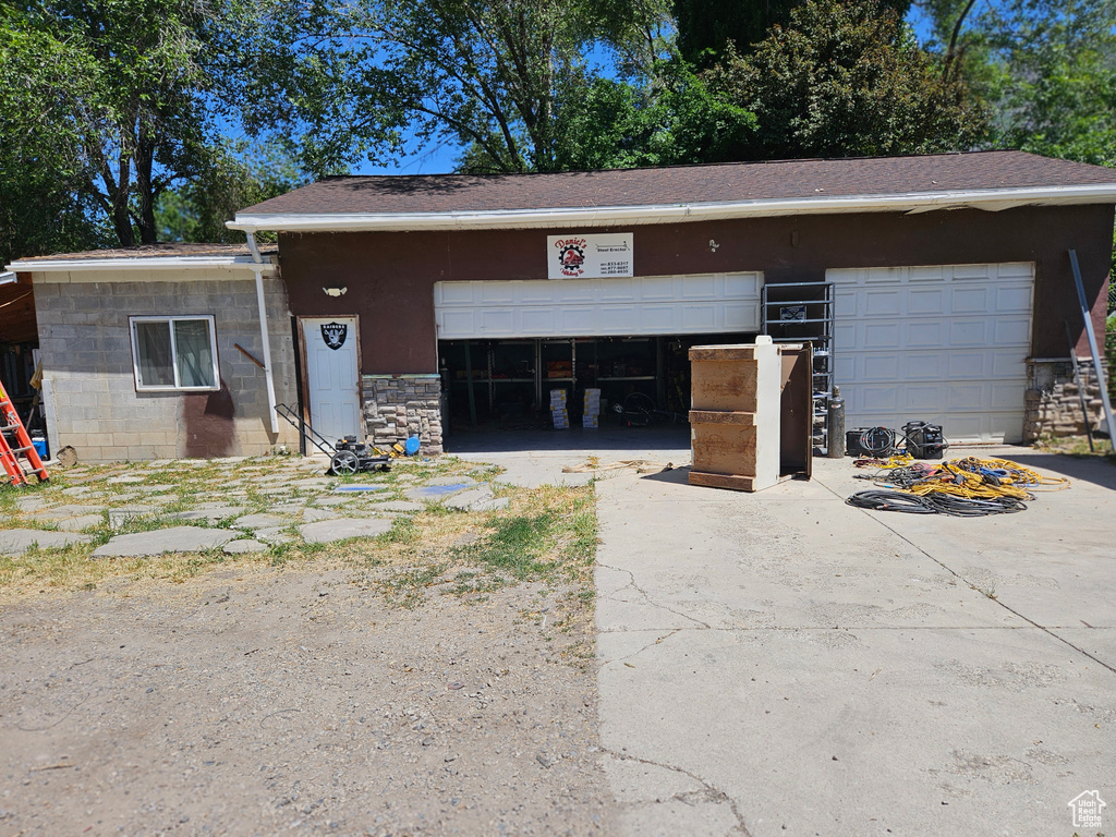 View of front of house featuring driveway