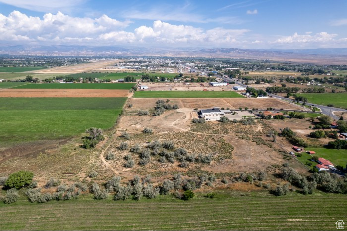 3000 S 1500 E Naples, UT 84078