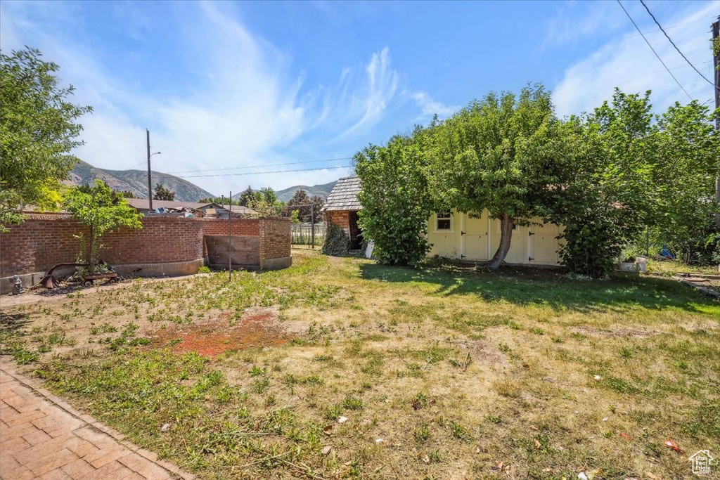 View of yard featuring a mountain view