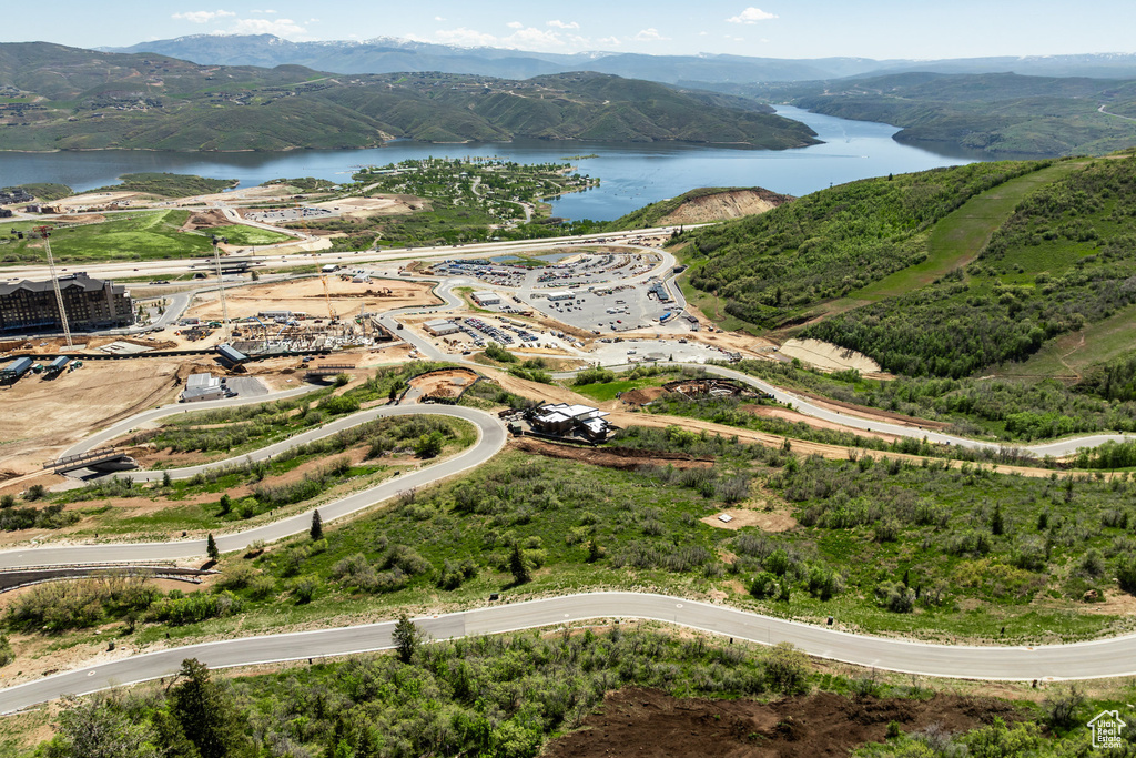 Bird\'s eye view of a water and mountain view