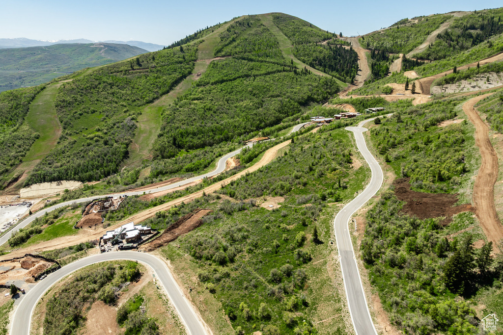 Aerial overview of property\'s location featuring a mountain backdrop